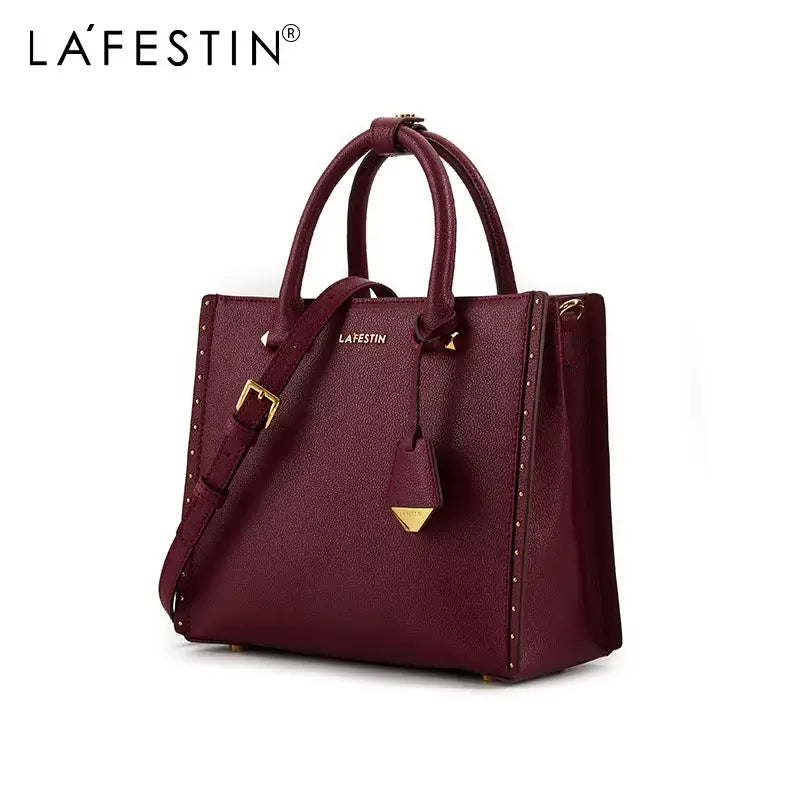 Bolsa Tote Feminina em Couro cor Bordô marca La Festin visto da lateral