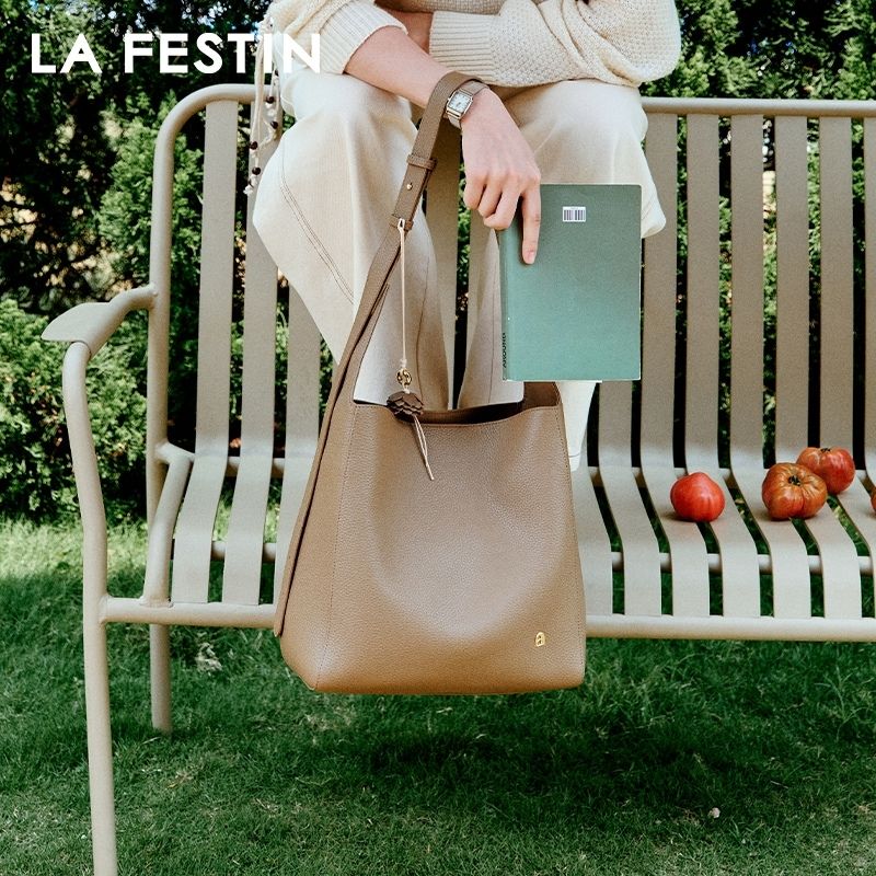 Bolsa Tote Amélie Pequena em Couro Marrom