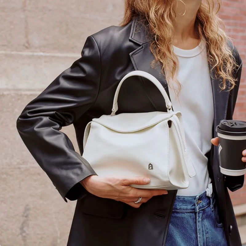 Bolsa Transversal Feminina Média em Couro Branco Ellen