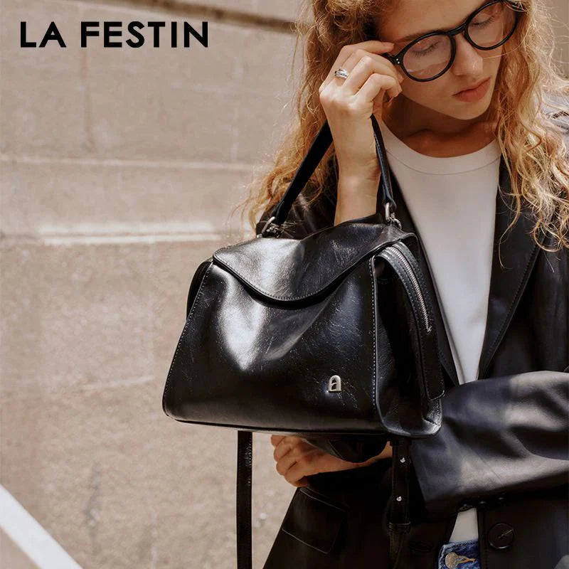 Bolsa Transversal Ellen Feminina Média em Couro Preto